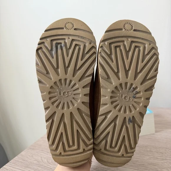 UGG Tasmans - Picture 3 of 3